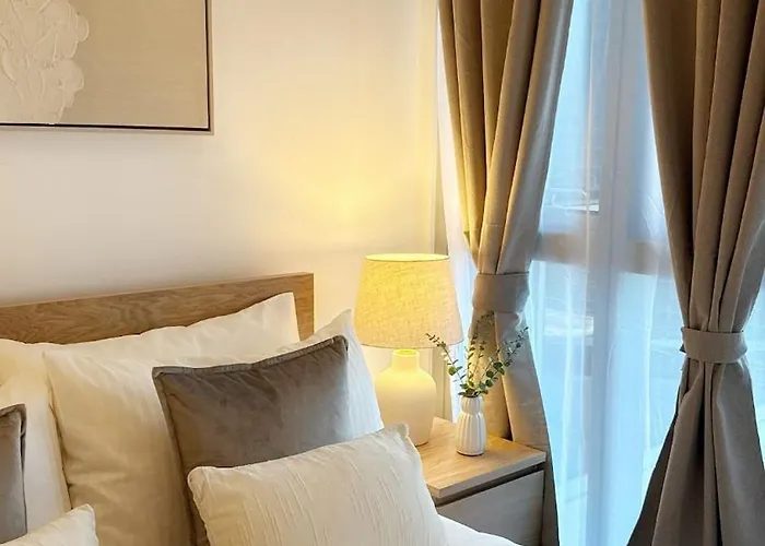 Apartment Modern Cozy Japandi 1br Uptown Bgc