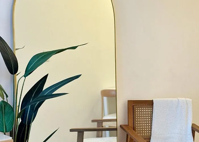 Modern Cozy Japandi 1br Uptown Bgc Apartment