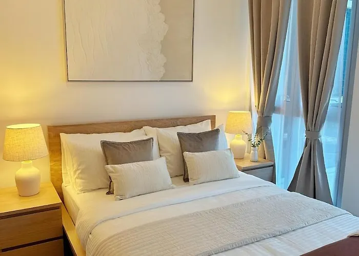 Apartment Modern Cozy Japandi 1br Uptown Bgc Manila